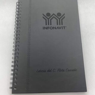 libreta espiral hojas rayas grabado foto negro scaled