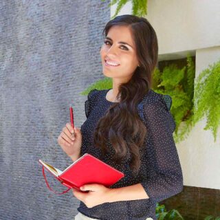 libreta hojas rayas boligrafo elastico grabado foto