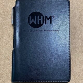 libreta hojas rayas boligrafo elastico grabado negro foto