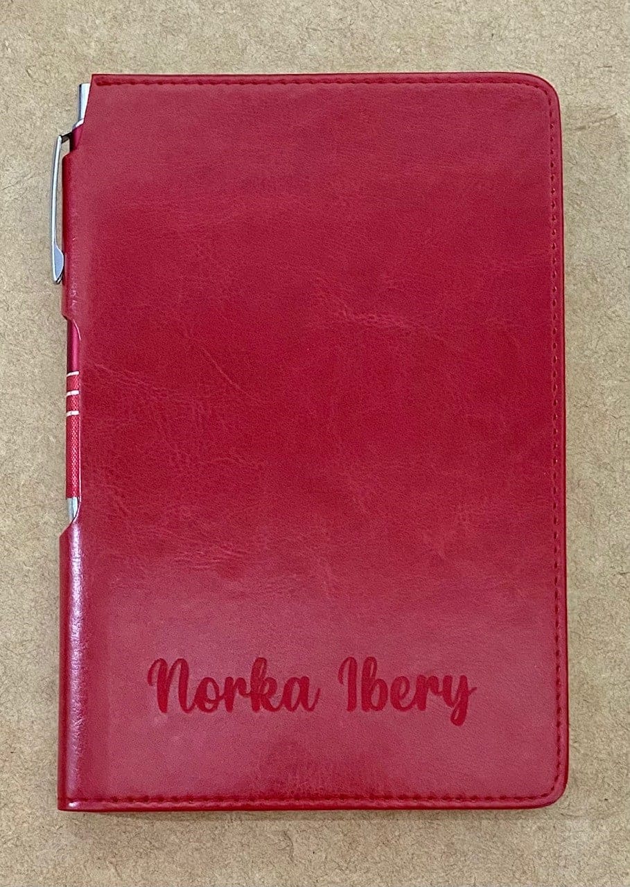 libreta hojas rayas boligrafo elastico grabado rojo foto