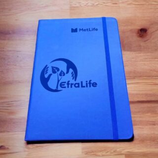 libreta hojas rayas separador elastico grabado azul