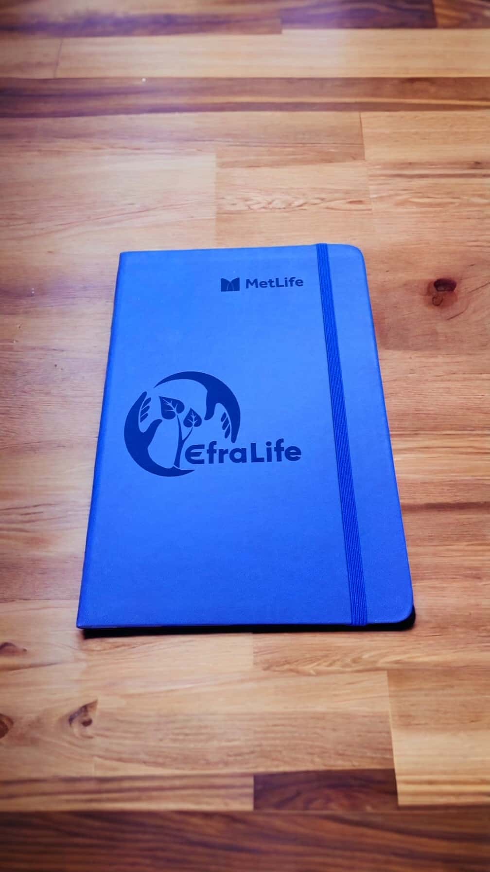 libreta hojas rayas separador elastico grabado azul